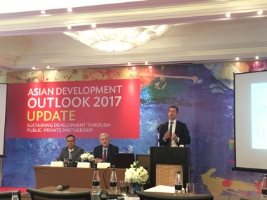 ADB hạ dự báo tăng trưởng của Việt Nam xuống 6,3%
