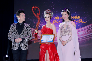 Lễ tôn vinh Nữ doanh nhân Sắc Tâm Tài 2017: Ấn tượng và hoành tráng