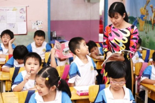 Giáo viên tiểu học sẽ bổ nhiệm và tính lương theo xếp hạng