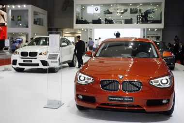 Sản lượng tiêu thụ ô tô đạt mức kỷ lục từ đầu năm 2015