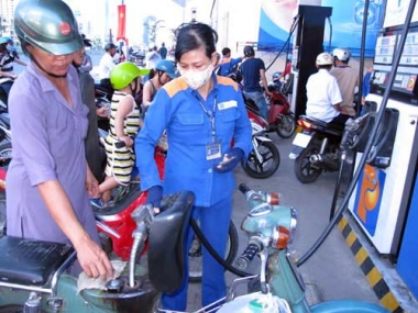 Giá xăng tăng nhẹ gần 500 đồng/lít từ 16h45 chiều ngày 20/10