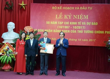 Cần khẳng định là một tạp chí mạnh về kinh tế và dự báo