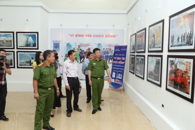 Triển lãm ảnh phòng cháy chữa cháy và cứu nạn cứu hộ