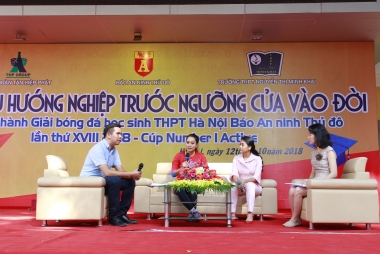 Giao lưu “Hướng nghiệp trước ngưỡng cửa vào đời”