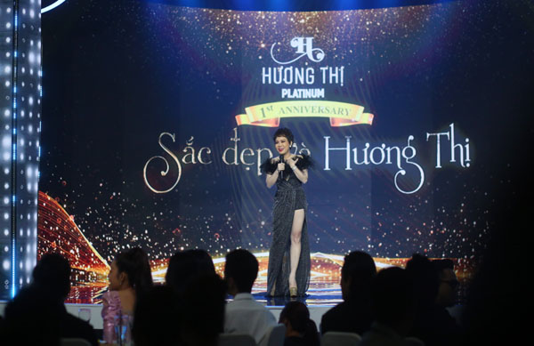 Dàn sao chúc mừng Việt Hương ra mắt Hương Thị tròn 1 tuổi