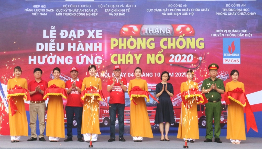 Đạp xe diễu hành hưởng ứng Tháng Phòng chống cháy nổ 2020