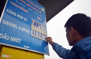 Giá xăng giảm kỷ lục gần 1.000 đồng/lít hôm nay (7/11)
