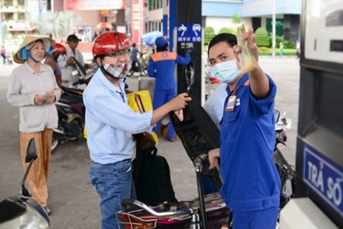 Giá xăng tăng nhẹ từ 15h chiều nay (ngày 04/11)