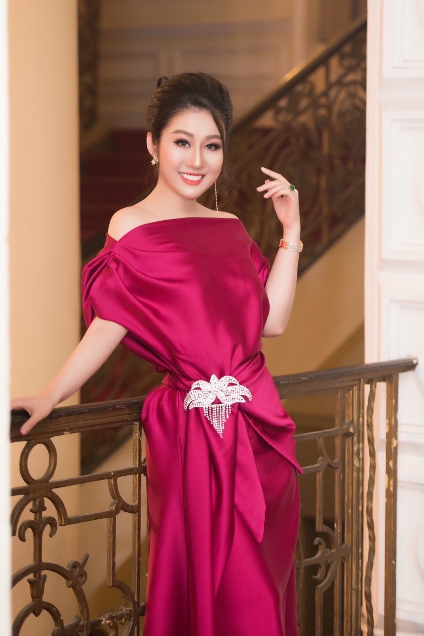 Xã hội - Nữ hoàng Kim Trang sang chảnh dự sự kiện, thu hút mọi ánh nhìn (Hình 4).