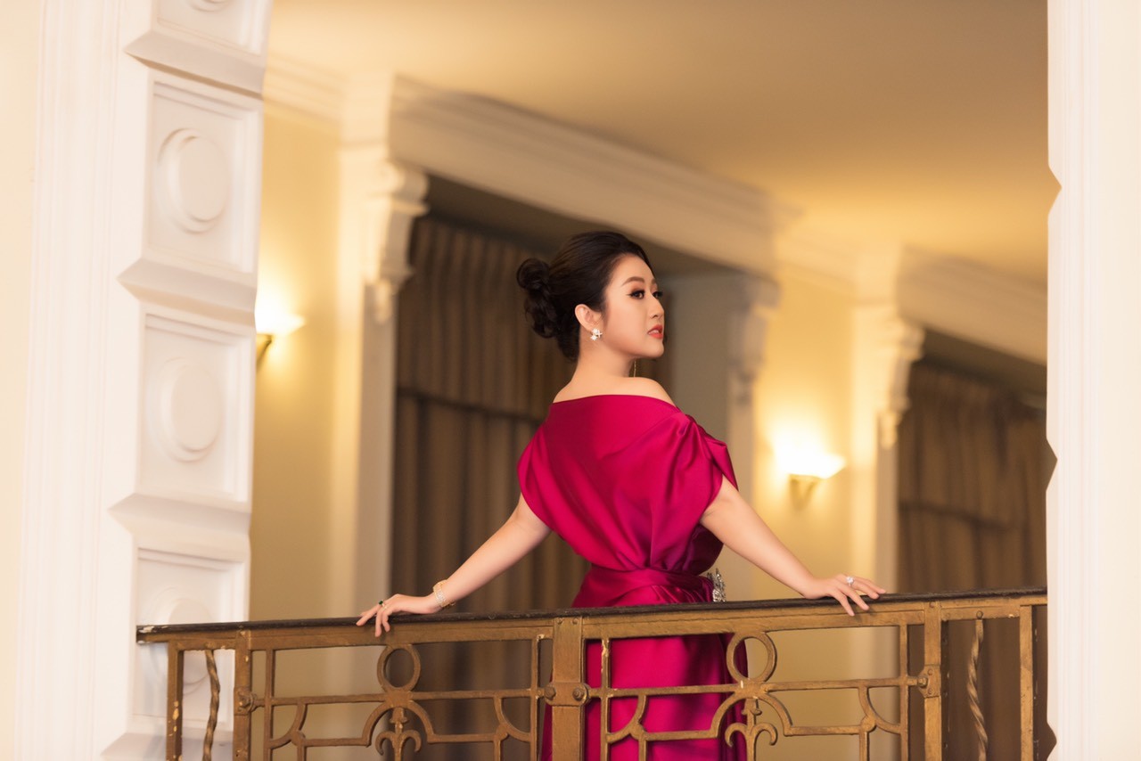 Xã hội - Nữ hoàng Kim Trang sang chảnh dự sự kiện, thu hút mọi ánh nhìn (Hình 7).