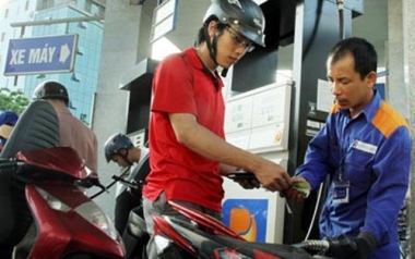 Giá xăng tăng lần thứ 5 trong năm