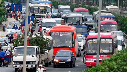 Bộ Tài chính đề nghị giảm giá cước vận tải do xăng dầu giảm mạnh