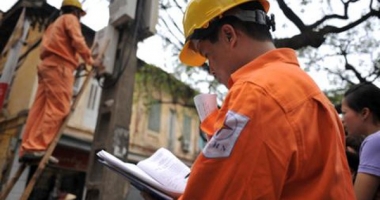 Giá điện tăng sẽ tác động ra sao tới doanh nghiệp và người dân?