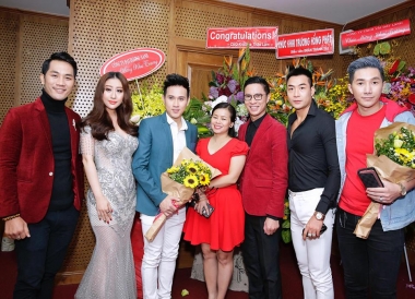 Nữ hoàng Đông Nam Á Kim Trang lộng lẫy đi dự sự kiện ra mắt Công ty Hoàng Duy