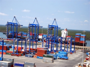 Thấy gì qua "kỳ tích" 400 tỷ USD xuất – nhập khẩu của Việt Nam?