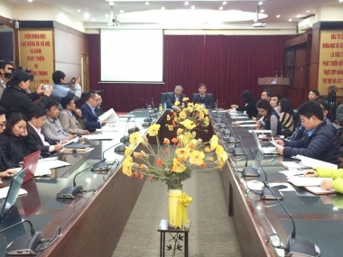 Cử nhân thất nghiệp đột ngột tăng mạnh