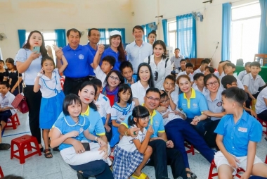 “Hành Trình Kết Nối Yêu Thương Việt Nam” số 18: Chuyến thiện nguyện đầy ý nghĩa