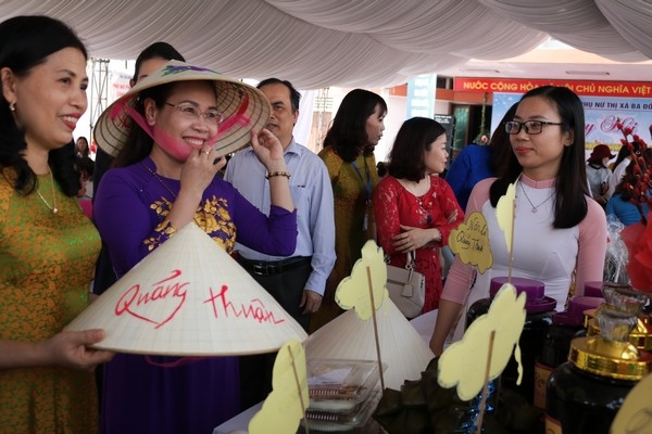 Vị trí, vai trò của cán bộ Hội phụ nữ cơ sở và những vấn đề đặt ra trong tình hình mới