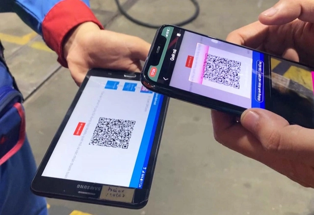 Các nhân tố tác động đến việc sử dụng dịch vụ thanh toán tiền xăng dầu qua QR Code: Nghiên cứu tại TP. Hồ Chí Minh(*)