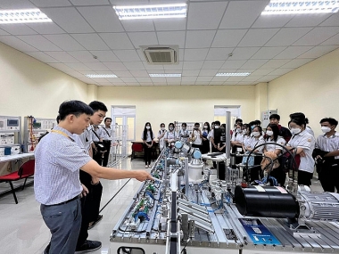 Tác động của chuyển đổi số đến sự hài lòng của sinh viên: Nghiên cứu tại Trường Đại học Kinh tế, Đại học Huế
