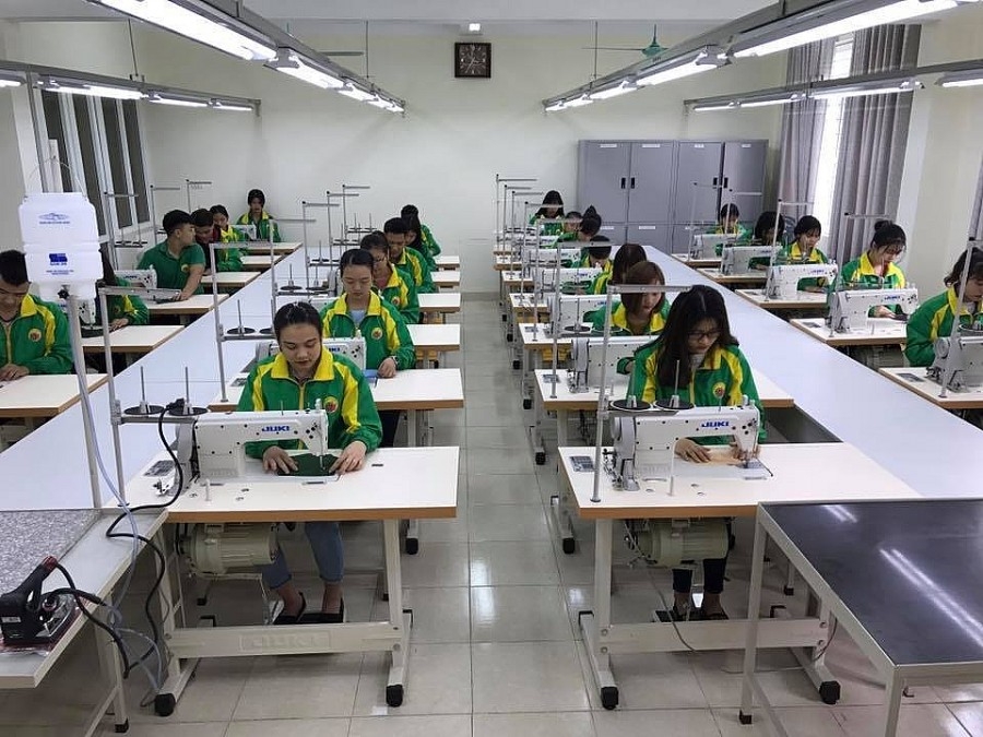 Khoảng trống giữa năng lực và kỳ vọng trong bối cảnh thị trường lao động mới: Phân tích trường hợp sinh viên tốt nghiệp Trường Cao đẳng Kinh tế Công nghiệp Hà Nội