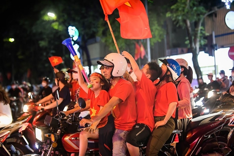 Cổ động viên mừng U23 Việt Nam giành Huy chương Vàng SEA Games 31