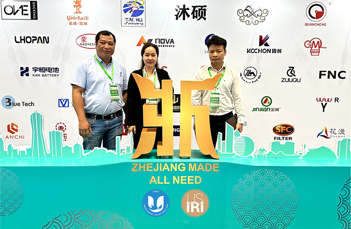 Từ trái qua: Ông Võ Đông Việt, Tổng Giám đốc UIMEX, bà Vũ Thị Xuân Thảo, Chủ tịch HĐQT UIMEX và ông Trần Quốc Toản, Tổng Giám đốc USIRI Từ trái qua: Ông Võ Đông Việt, Tổng Giám đốc UIMEX, bà Vũ Thị Xuân Thảo, Chủ tịch HĐQT UIMEX và ông Trần Quốc Toản, Tổng Giám đốc USIRI