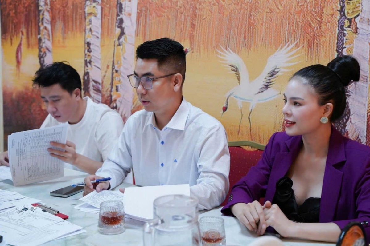 Ông Trung Hoàng - Giám đốc Công ty Hoàng Duy, chia sẻ: “Chúng tôi rất hân hạnh khi được hợp tác cùng Trung tâm văn hoá tỉnh Bình Thuận để tổ chức những sự kiện quan trọng này. Bình Thuận không chỉ sở hữu những cảnh quan thiên nhiên tuyệt đẹp mà còn có sự hỗ trợ nhiệt tình từ chính quyền địa phương. Chúng tôi tin rằng sự kiện Countdown và chung kết toàn quốc Hoa Hậu Biển Việt Nam 2024 sẽ là những dấu mốc quan trọng, góp phần quảng bá hình ảnh và văn hóa của tỉnh đến với bạn bè quốc tế.” Ông Trung Hoàng - Giám đốc Công ty Hoàng Duy, chia sẻ: “Chúng tôi rất hân hạnh khi được hợp tác cùng Trung tâm văn hoá tỉnh Bình Thuận để tổ chức những sự kiện quan trọng này. Bình Thuận không chỉ sở hữu những cảnh quan thiên nhiên tuyệt đẹp mà còn có sự hỗ trợ nhiệt tình từ chính quyền địa phương. Chúng tôi tin rằng sự kiện Countdown và chung kết toàn quốc Hoa Hậu Biển Việt Nam 2024 sẽ là những dấu mốc quan trọng, góp phần quảng bá hình ảnh và văn hóa của tỉnh đến với bạn bè quốc tế.”