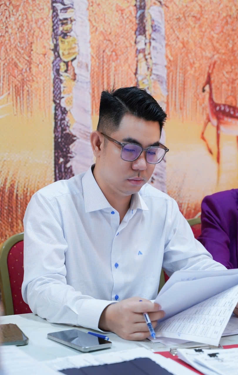 Ông Trung Hoàng - Giám đốc Công ty Hoàng Duy Ông Trung Hoàng - Giám đốc Công ty Hoàng Duy
