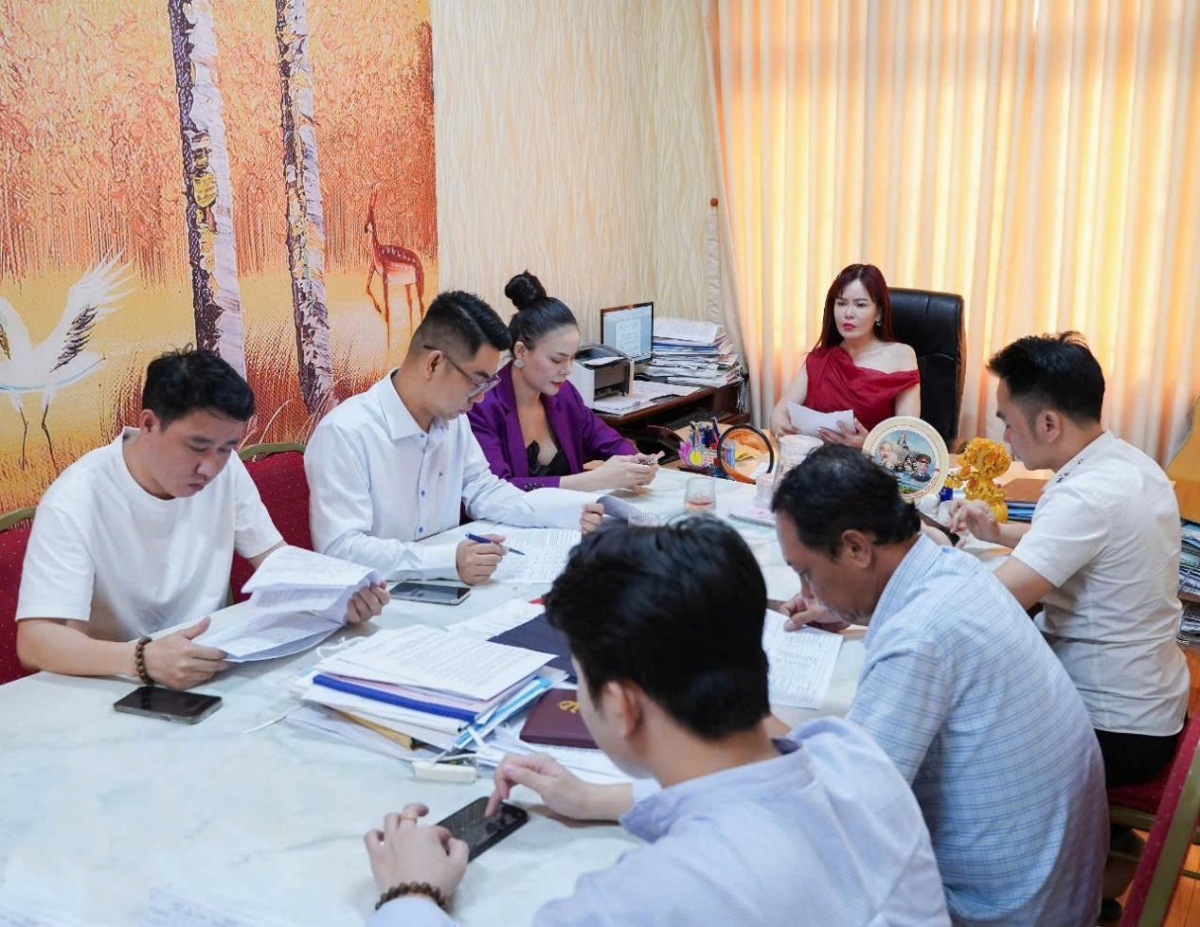 Buổi họp ký kết hợp tác giữa công ty Hoàng Duy và Trung tâm Văn hóa tỉnh Bình Thuận Buổi họp ký kết hợp tác giữa công ty Hoàng Duy và Trung tâm Văn hóa tỉnh Bình Thuận