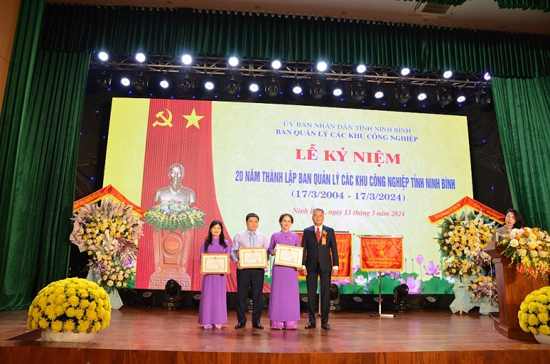 Ban Quản lý các Khu công nghiệp tỉnh Ninh Bình đón nhận nhiều phần thưởng cao quý của Bộ Kế hoạch và Đầu tư và tỉnh Ninh Bình Ban Quản lý các Khu công nghiệp tỉnh Ninh Bình đón nhận nhiều phần thưởng cao quý của Bộ Kế hoạch và Đầu tư và tỉnh Ninh Bình