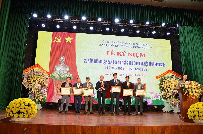 Ban Quản lý các Khu công nghiệp tỉnh Ninh Bình đón nhận nhiều phần thưởng cao quý của Bộ Kế hoạch và Đầu tư và tỉnh Ninh Bình Ban Quản lý các Khu công nghiệp tỉnh Ninh Bình đón nhận nhiều phần thưởng cao quý của Bộ Kế hoạch và Đầu tư và tỉnh Ninh Bình