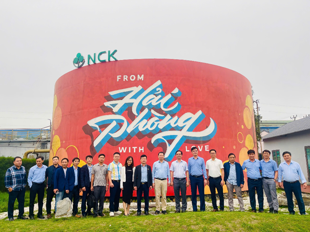 Chụp ảnh lưu niệm cùng lãnh đạo  KCN Nam Cầu Kiền, TP. Hải Phòng