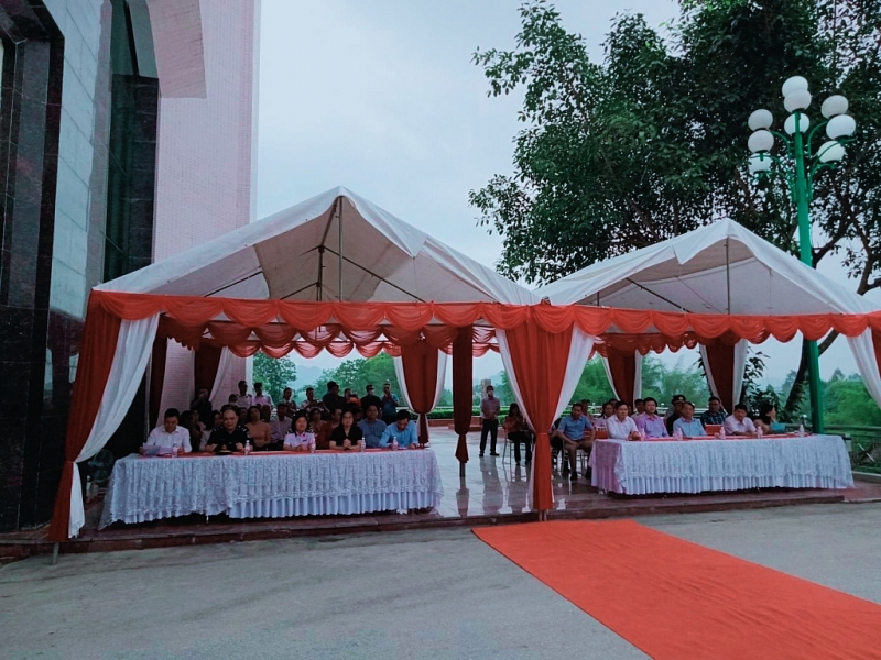 Xuất khẩu lô khoai lang đầu tiên của Việt Nam sang Trung Quốc qua cửa khẩu Tà Lùng, tỉnh Cao Bằng Xuất khẩu lô khoai lang đầu tiên của Việt Nam sang Trung Quốc qua cửa khẩu Tà Lùng, tỉnh Cao Bằng