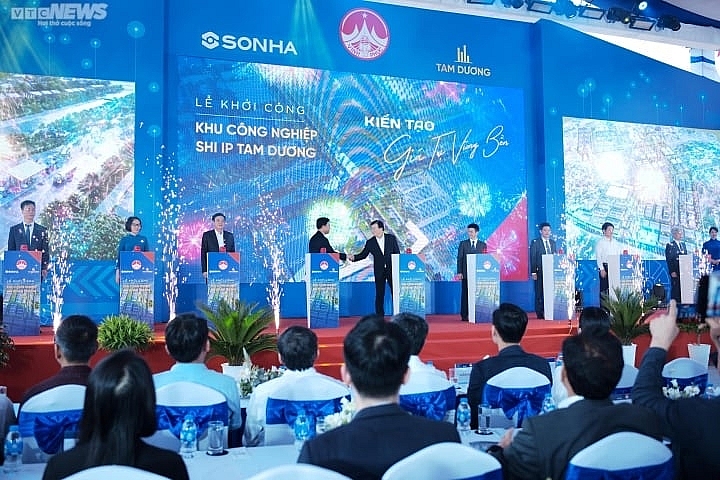 Bấm nút khỏi công Dự án KCN
