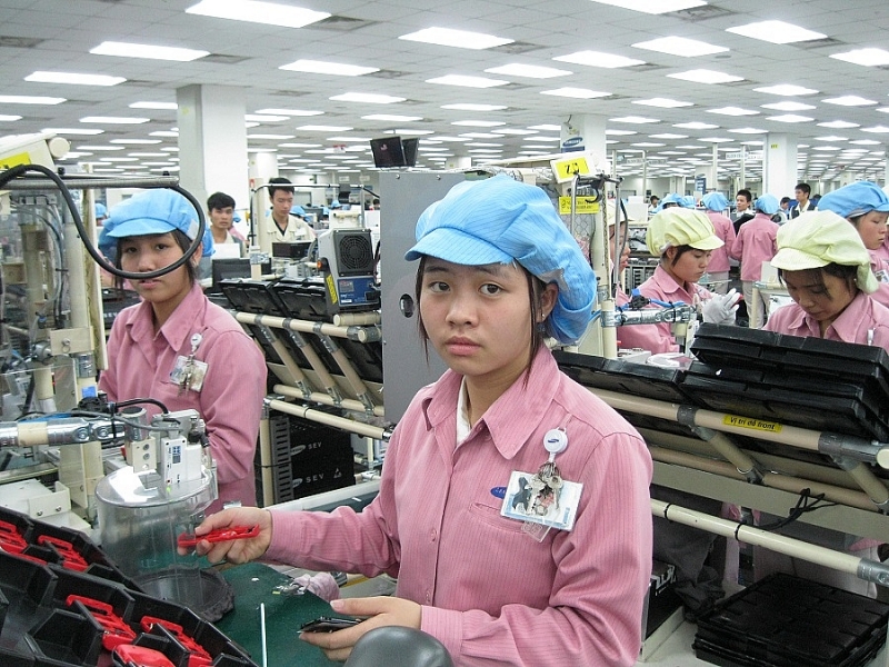 Công nhân đang làm việc tại nhà máy Samsung Việt Nam trong KCN Yên Phong, tỉnh Bắc Ninh 4 Công nhân đang làm việc tại nhà máy Samsung Việt Nam trong KCN Yên Phong, tỉnh Bắc Ninh 4