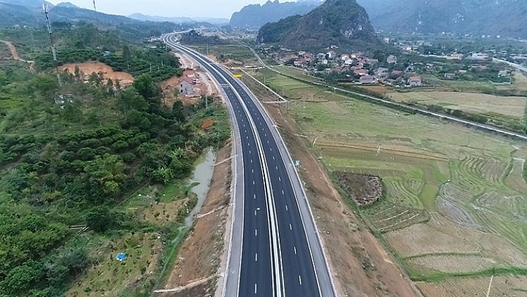 Hơn 3.000 tỷ đồng đầu tư nâng cấp hai tuyến quốc lộ trọng điểm ở Cao Bằng, cơ hội lớn cho phát triển kinh tế, xã hội tỉnh cao Bằng Hơn 3.000 tỷ đồng đầu tư nâng cấp hai tuyến quốc lộ trọng điểm ở Cao Bằng, cơ hội lớn cho phát triển kinh tế, xã hội tỉnh cao Bằng
