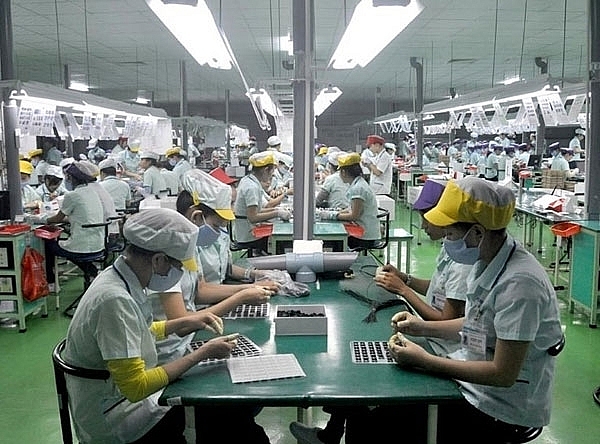 Công nhân đang làm việc trong các KCN Vĩnh Phúc