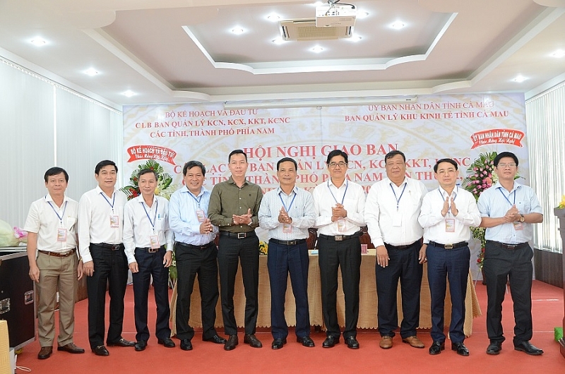 Nâng cao vai trò, hiệu lực và hiệu quả phát triển các KCN, KKT tỉnh Quảng Ngãi Nâng cao vai trò, hiệu lực và hiệu quả phát triển các KCN, KKT tỉnh Quảng Ngãi