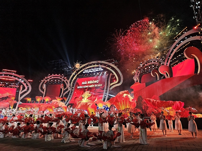 Tiết mục nghệ thuật chào mừng Lễ hội Hoa Phượng đỏ 2024