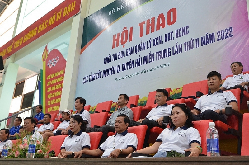 Ban tổ chức và các đại biểu dự Lễ khai mạc Ban tổ chức và các đại biểu dự Lễ khai mạc