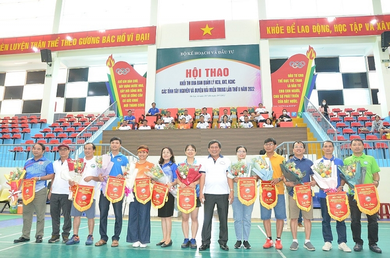 Khí thế khai mạc Hội thao Khối Thi đua ngành KCN, KKT, KCNC các tỉnh Tây Nguyên và Duyên hải Miền Trung Khí thế khai mạc Hội thao Khối Thi đua ngành KCN, KKT, KCNC các tỉnh Tây Nguyên và Duyên hải Miền Trung