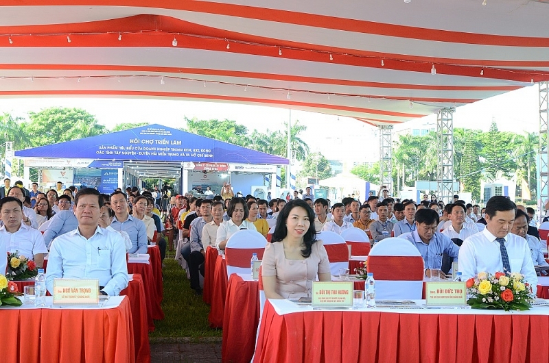 Quảng Ngãi: Khai mạc “Hội chợ triển lãm sản phẩm tiêu biểu của doanh nghiệp trong KCN, KKT, KCNC các tỉnh Tây Nguyên - Duyên hải miền Trung và thành phố Hồ Chí Minh, năm 2023” Quảng Ngãi: Khai mạc “Hội chợ triển lãm sản phẩm tiêu biểu của doanh nghiệp trong KCN, KKT, KCNC các tỉnh Tây Nguyên - Duyên hải miền Trung và thành phố Hồ Chí Minh, năm 2023”