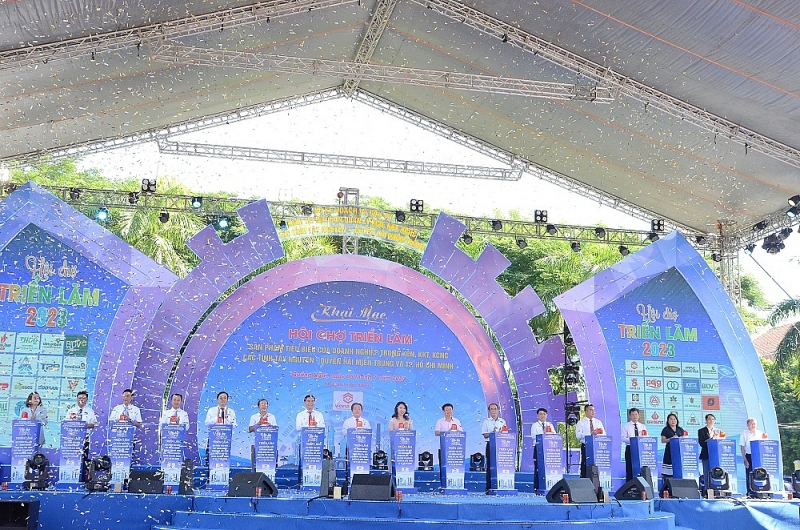 Quảng Ngãi: Khai mạc “Hội chợ triển lãm sản phẩm tiêu biểu của doanh nghiệp trong KCN, KKT, KCNC các tỉnh Tây Nguyên - Duyên hải miền Trung và thành phố Hồ Chí Minh, năm 2023” Quảng Ngãi: Khai mạc “Hội chợ triển lãm sản phẩm tiêu biểu của doanh nghiệp trong KCN, KKT, KCNC các tỉnh Tây Nguyên - Duyên hải miền Trung và thành phố Hồ Chí Minh, năm 2023”