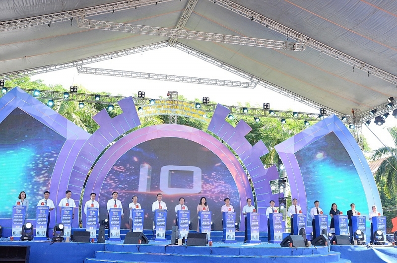 Quảng Ngãi: Khai mạc “Hội chợ triển lãm sản phẩm tiêu biểu của doanh nghiệp trong KCN, KKT, KCNC các tỉnh Tây Nguyên - Duyên hải miền Trung và thành phố Hồ Chí Minh, năm 2023” Quảng Ngãi: Khai mạc “Hội chợ triển lãm sản phẩm tiêu biểu của doanh nghiệp trong KCN, KKT, KCNC các tỉnh Tây Nguyên - Duyên hải miền Trung và thành phố Hồ Chí Minh, năm 2023”