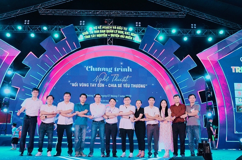 Lan tỏa ý nghĩa nhân văn Chương trình nghệ thuật “Nối vòng tay lớn - Chia sẻ yêu thương”