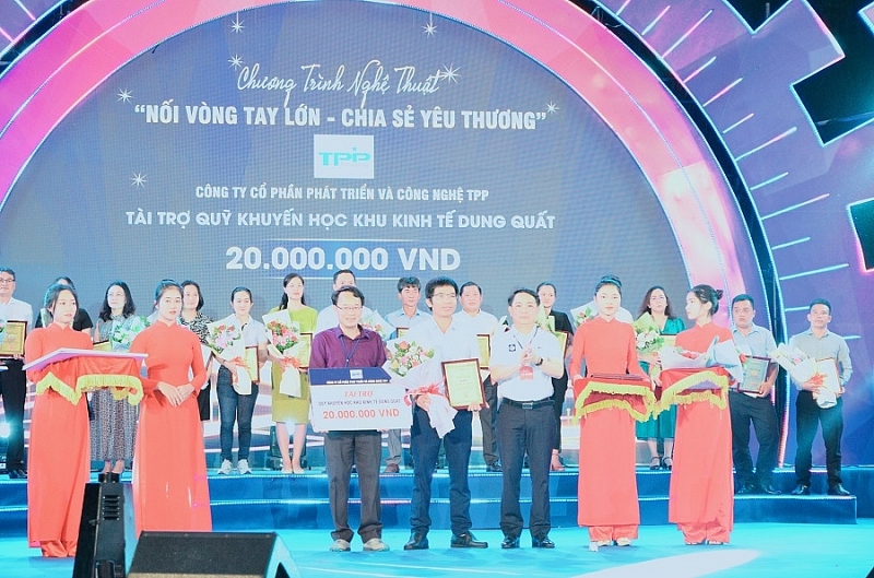 Lan tỏa ý nghĩa nhân văn Chương trình nghệ thuật “Nối vòng tay lớn - Chia sẻ yêu thương”