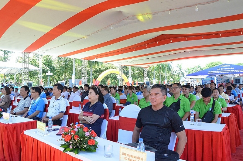Quảng Ngãi: Dấu ấn Hội chợ triển lãm kết nối hợp tác đầu tư, thể thao và giao lưuvăn nghệ hướng về cộng đồng Quảng Ngãi: Dấu ấn Hội chợ triển lãm kết nối hợp tác đầu tư, thể thao và giao lưuvăn nghệ hướng về cộng đồng