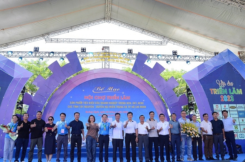 Quảng Ngãi: Dấu ấn Hội chợ triển lãm kết nối hợp tác đầu tư, thể thao và giao lưuvăn nghệ hướng về cộng đồng Quảng Ngãi: Dấu ấn Hội chợ triển lãm kết nối hợp tác đầu tư, thể thao và giao lưuvăn nghệ hướng về cộng đồng