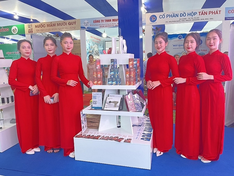 Quảng Ngãi: Dấu ấn Hội chợ triển lãm kết nối hợp tác đầu tư, thể thao và giao lưuvăn nghệ hướng về cộng đồng Quảng Ngãi: Dấu ấn Hội chợ triển lãm kết nối hợp tác đầu tư, thể thao và giao lưuvăn nghệ hướng về cộng đồng